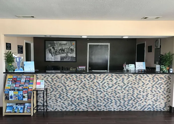 Super 8 By Wyndham Terrell