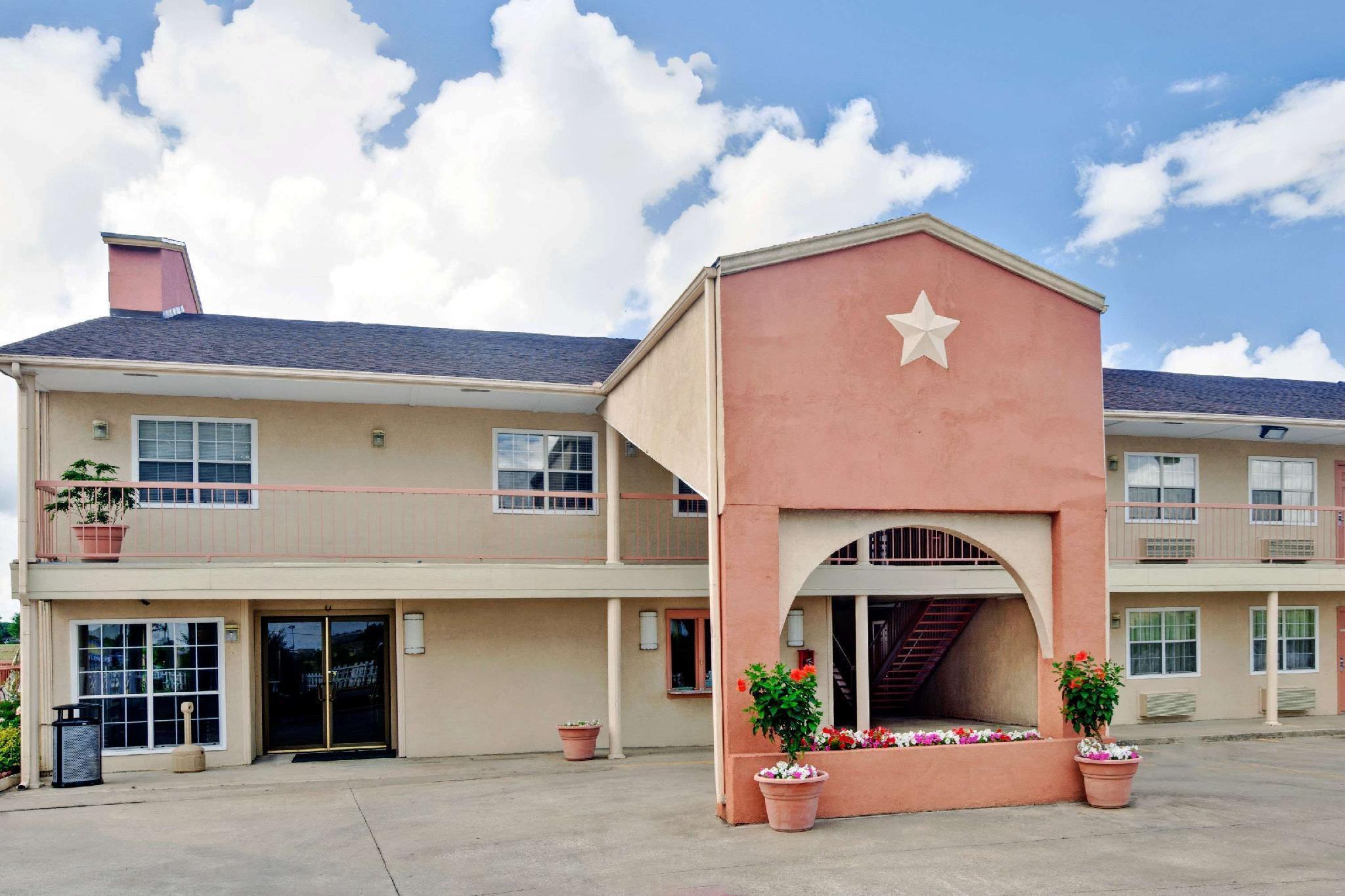 Super 8 By Wyndham Terrell