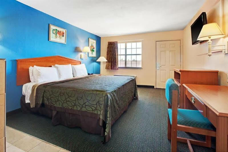 Super 8 By Wyndham Hotel 3*
